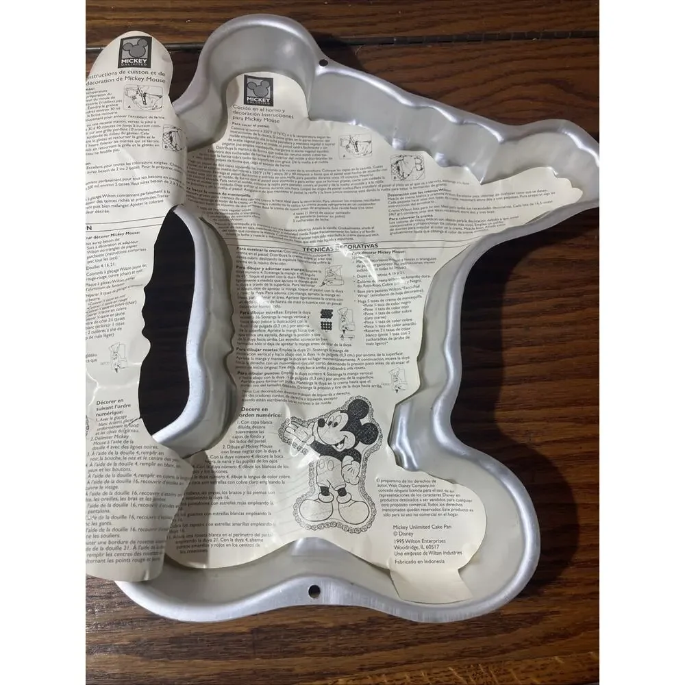 Vintage 1995 Mickey Mouse Baking Cake Pan